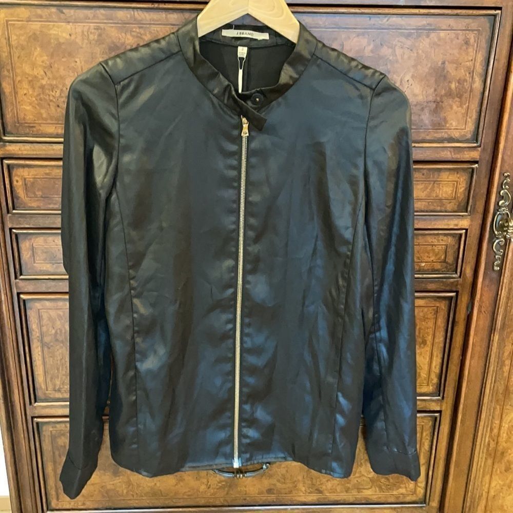 Nwt J Brand olmstead satin jacket. It can be worn as a jacket or a blouse - Picture 9 of 10